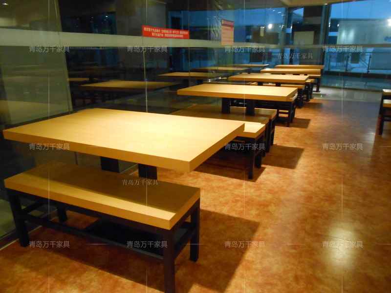  微笑美食城 李村蘇寧電器店