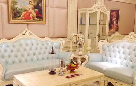 歐式實(shí)木沙發(fā)